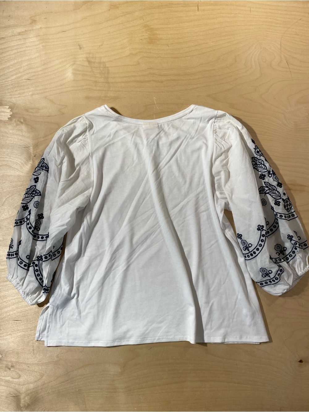 Ruby Rd. White Puff Sleeve Top with Navy Embroidery Small (RV) - Picture 7 of 9